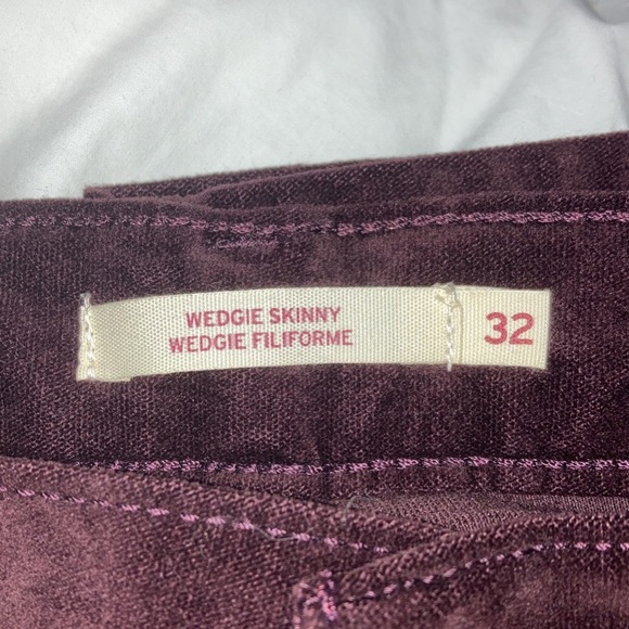 Levi’s Wedgie Skinny Plush Burgundy Corduroy Jeans Size 32 High Rise - Picture 8 of 8